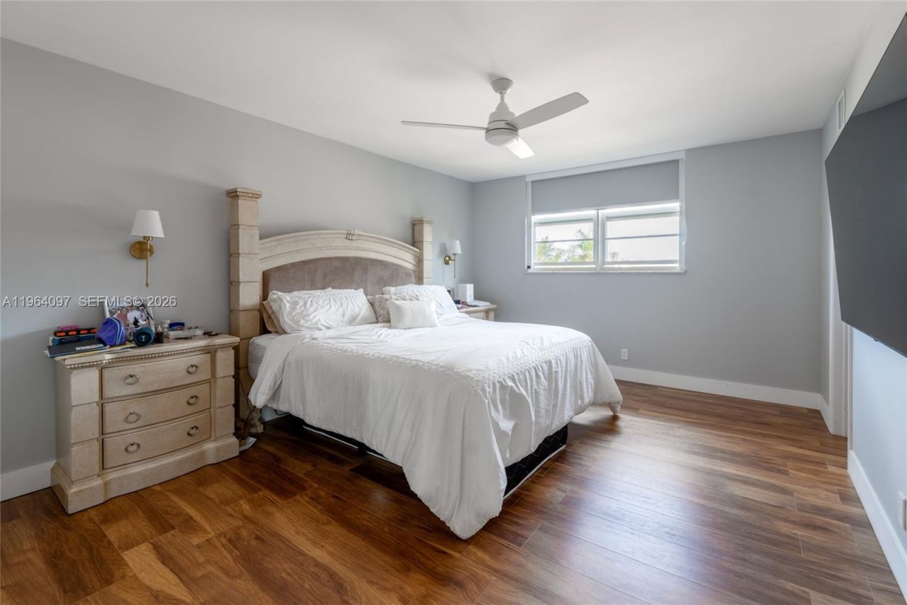 3910 Crystal Lake Dr, Unit 401, Deerfield Beach, FL 33064 Photo