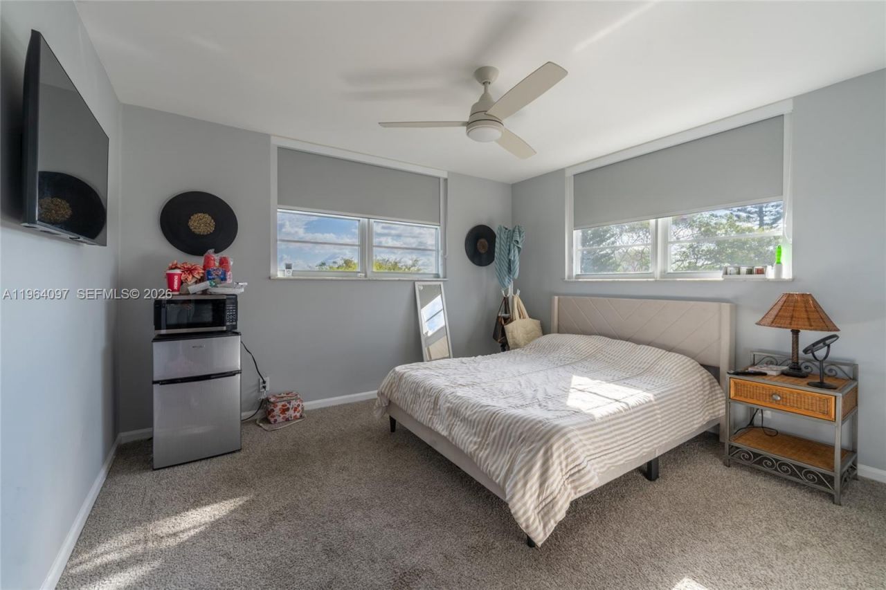 3910 Crystal Lake Dr, Unit 401, Deerfield Beach, FL 33064 Photo