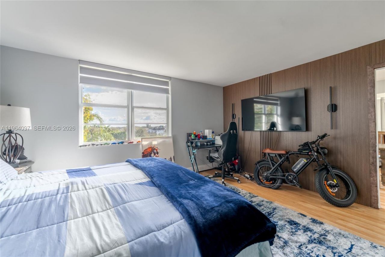 3910 Crystal Lake Dr, Unit 401, Deerfield Beach, FL 33064 Photo