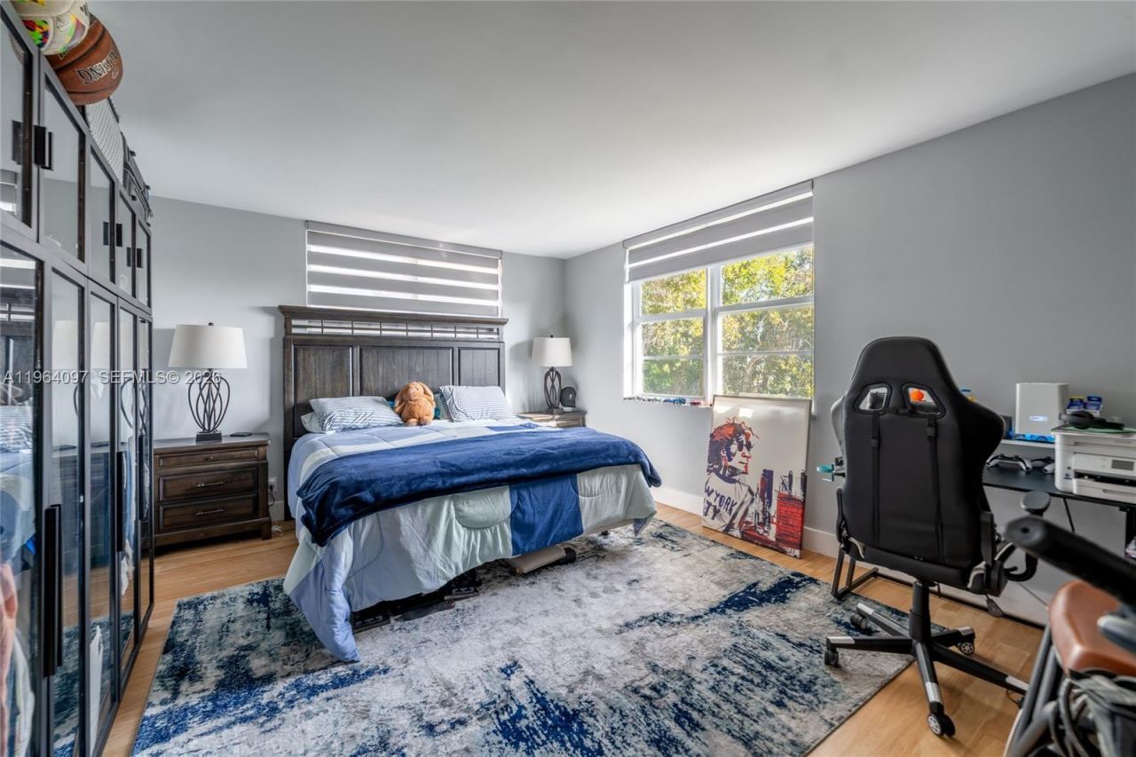 3910 Crystal Lake Dr, Unit 401, Deerfield Beach, FL 33064 Photo