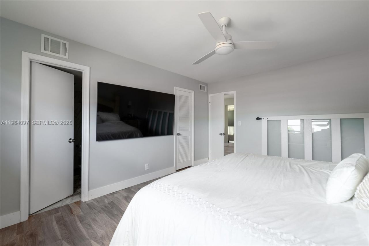 3910 Crystal Lake Dr, Unit 401, Deerfield Beach, FL 33064 Photo