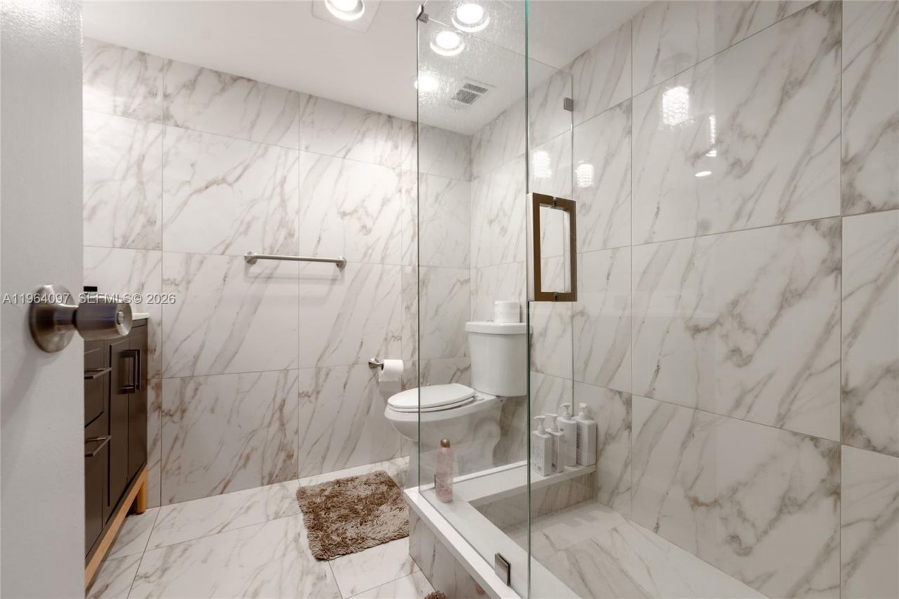 3910 Crystal Lake Dr, Unit 401, Deerfield Beach, FL 33064 Photo