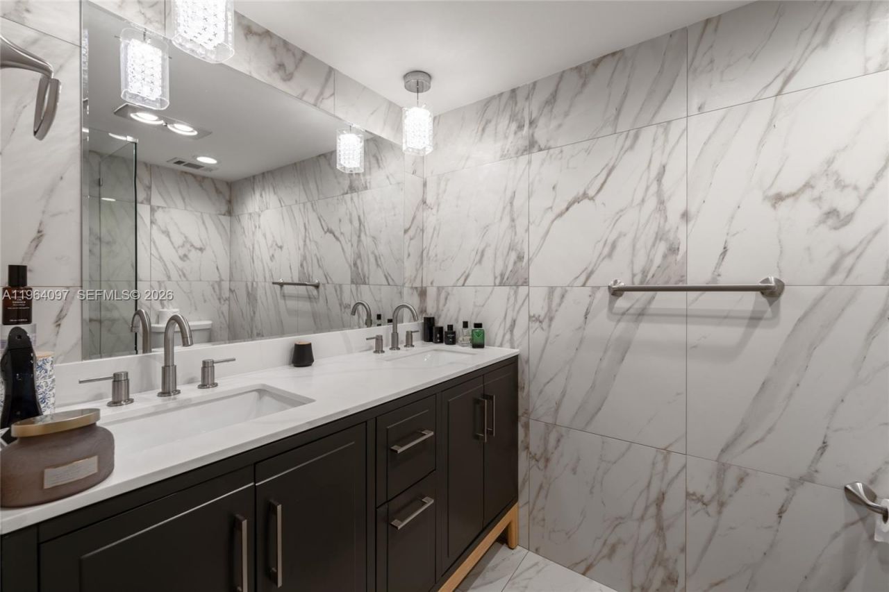 3910 Crystal Lake Dr, Unit 401, Deerfield Beach, FL 33064 Photo