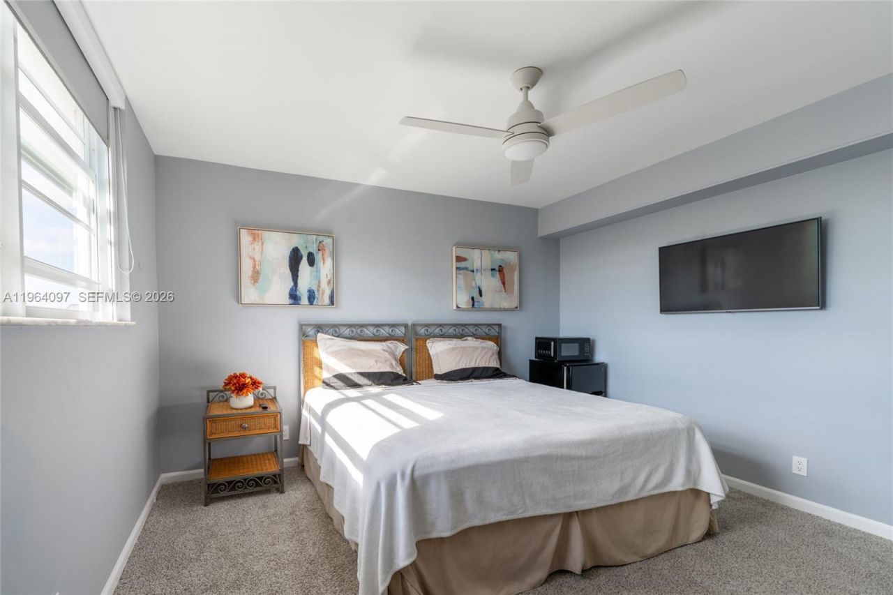 3910 Crystal Lake Dr, Unit 401, Deerfield Beach, FL 33064 Photo