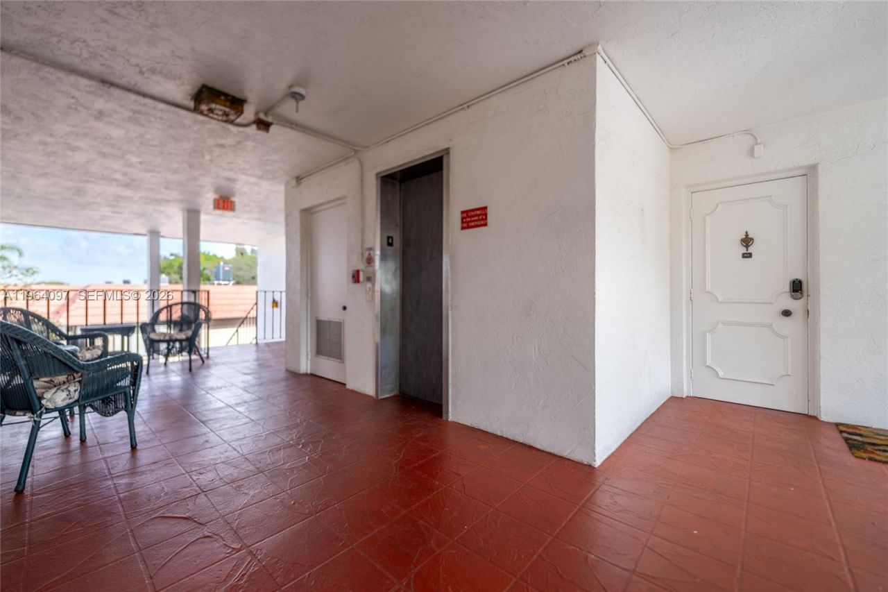 3910 Crystal Lake Dr, Unit 401, Deerfield Beach, FL 33064 Photo