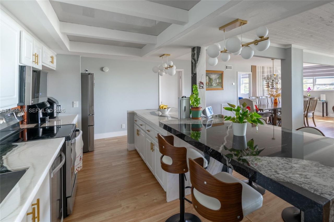 3910 Crystal Lake Dr, Unit 401, Deerfield Beach, FL 33064 Photo