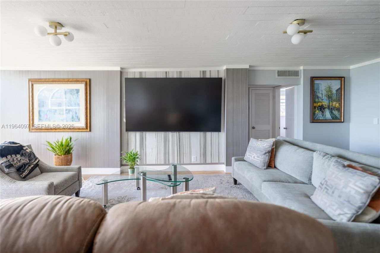 3910 Crystal Lake Dr, Unit 401, Deerfield Beach, FL 33064 Photo