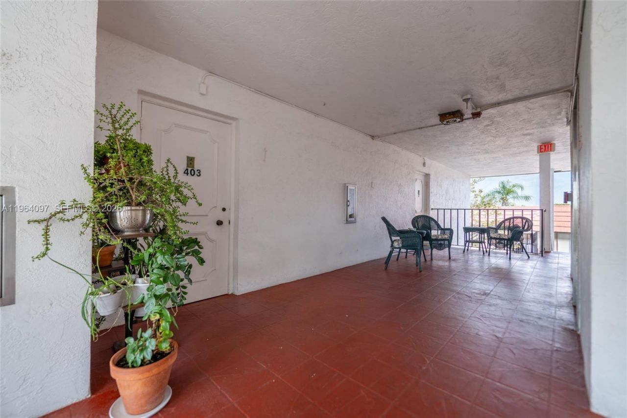 3910 Crystal Lake Dr, Unit 401, Deerfield Beach, FL 33064 Photo