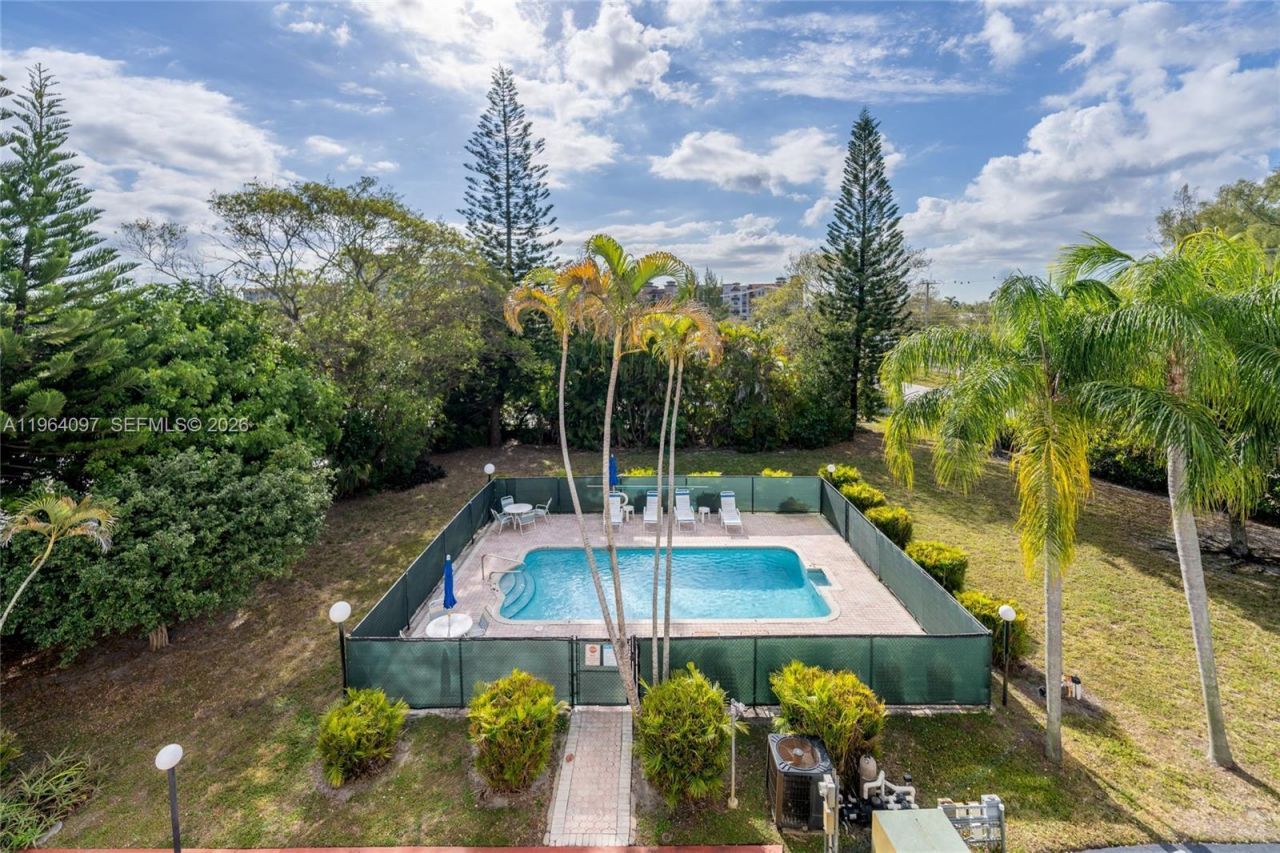 3910 Crystal Lake Dr, Unit 401, Deerfield Beach, FL 33064 Photo