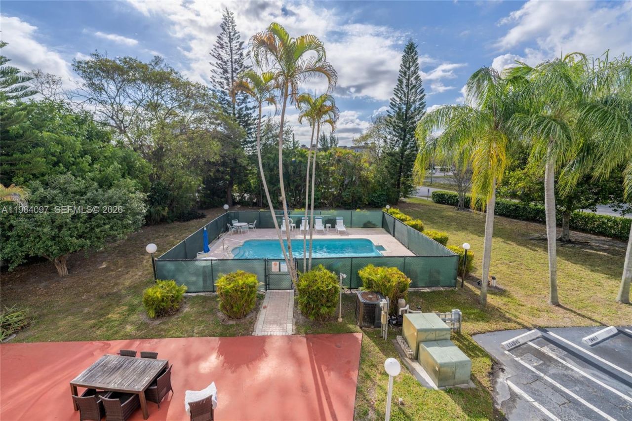 3910 Crystal Lake Dr, Unit 401, Deerfield Beach, FL 33064 Photo