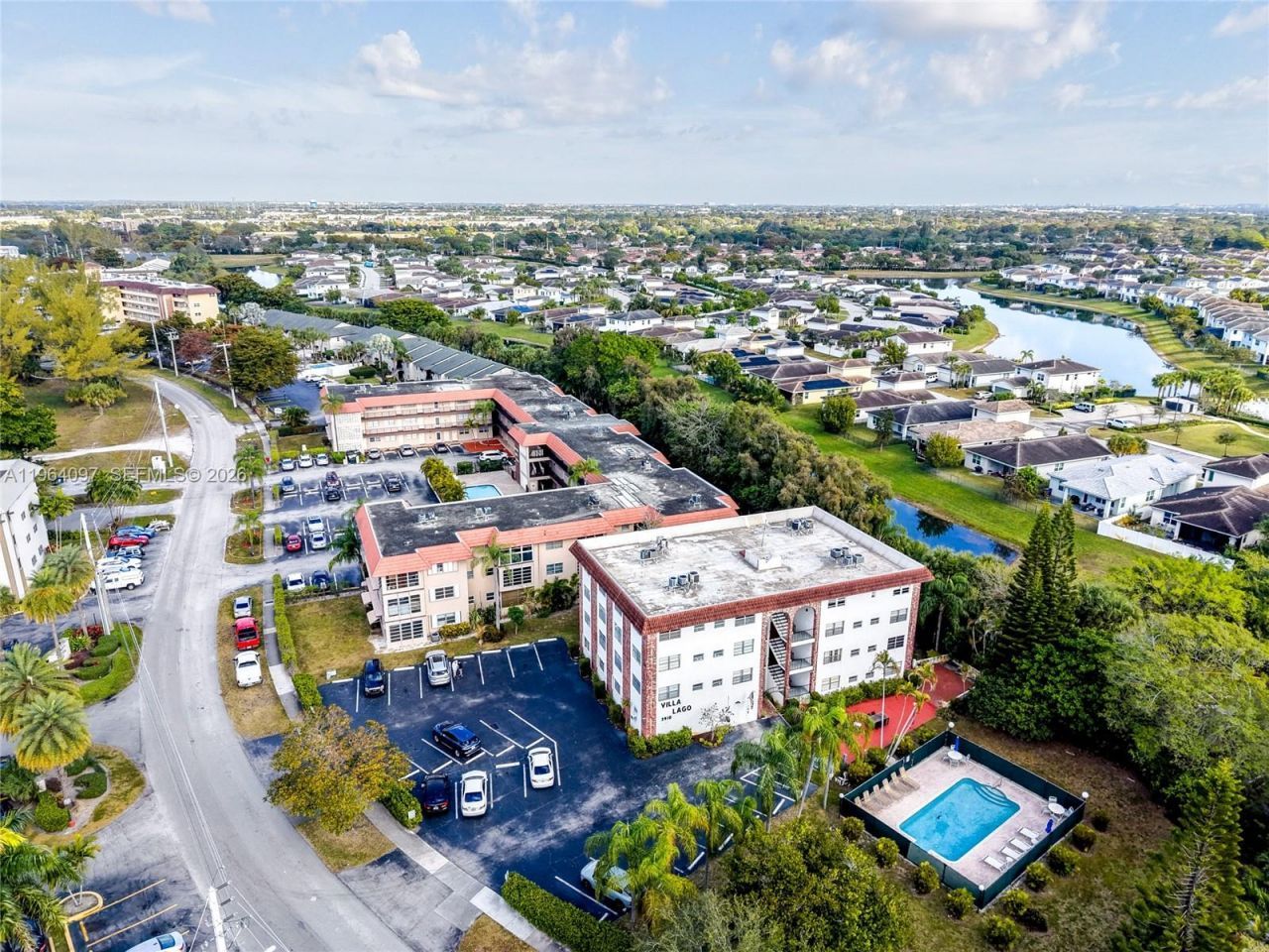 3910 Crystal Lake Dr, Unit 401, Deerfield Beach, FL 33064 Photo