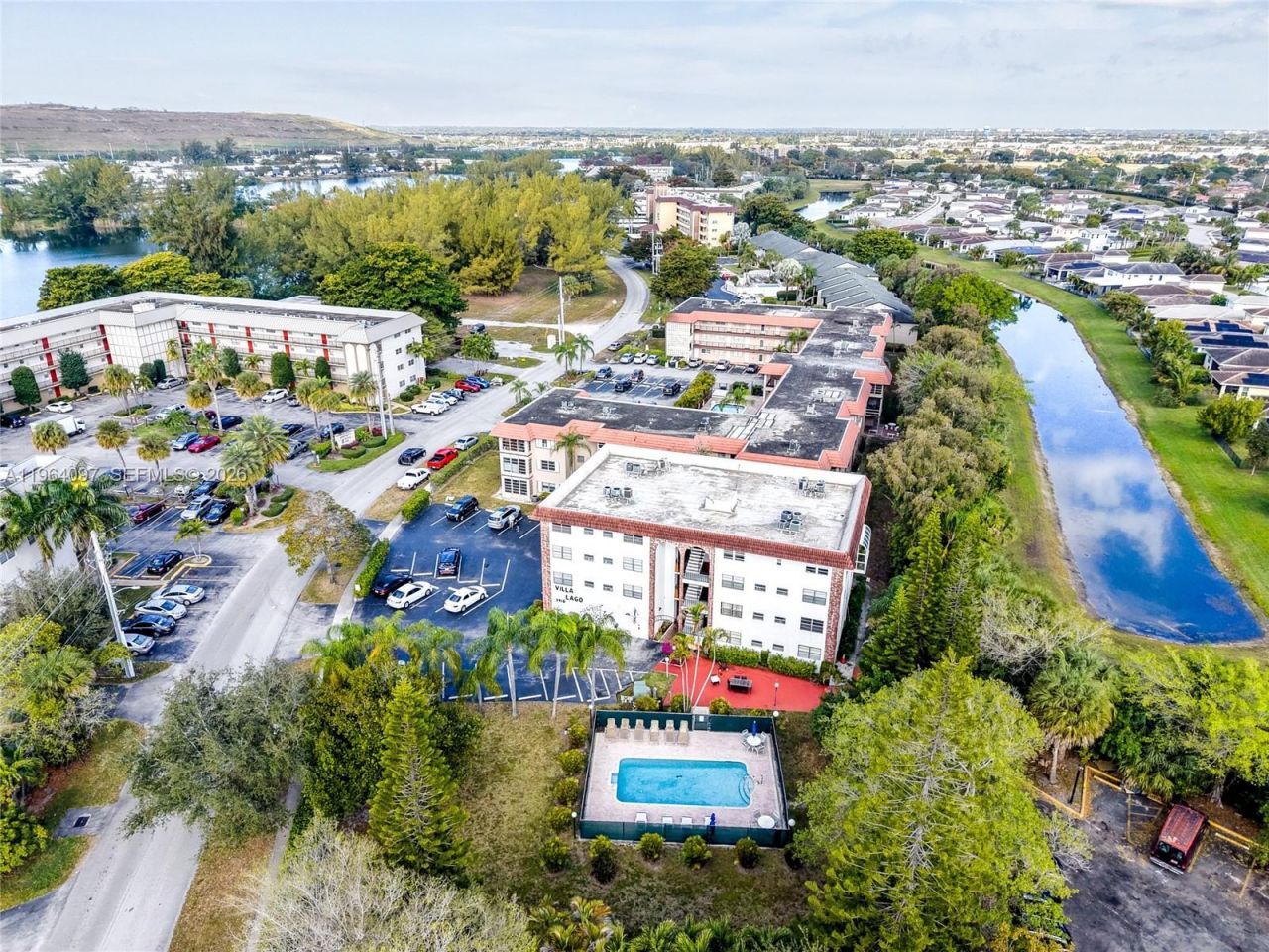 3910 Crystal Lake Dr, Unit 401, Deerfield Beach, FL 33064 Photo