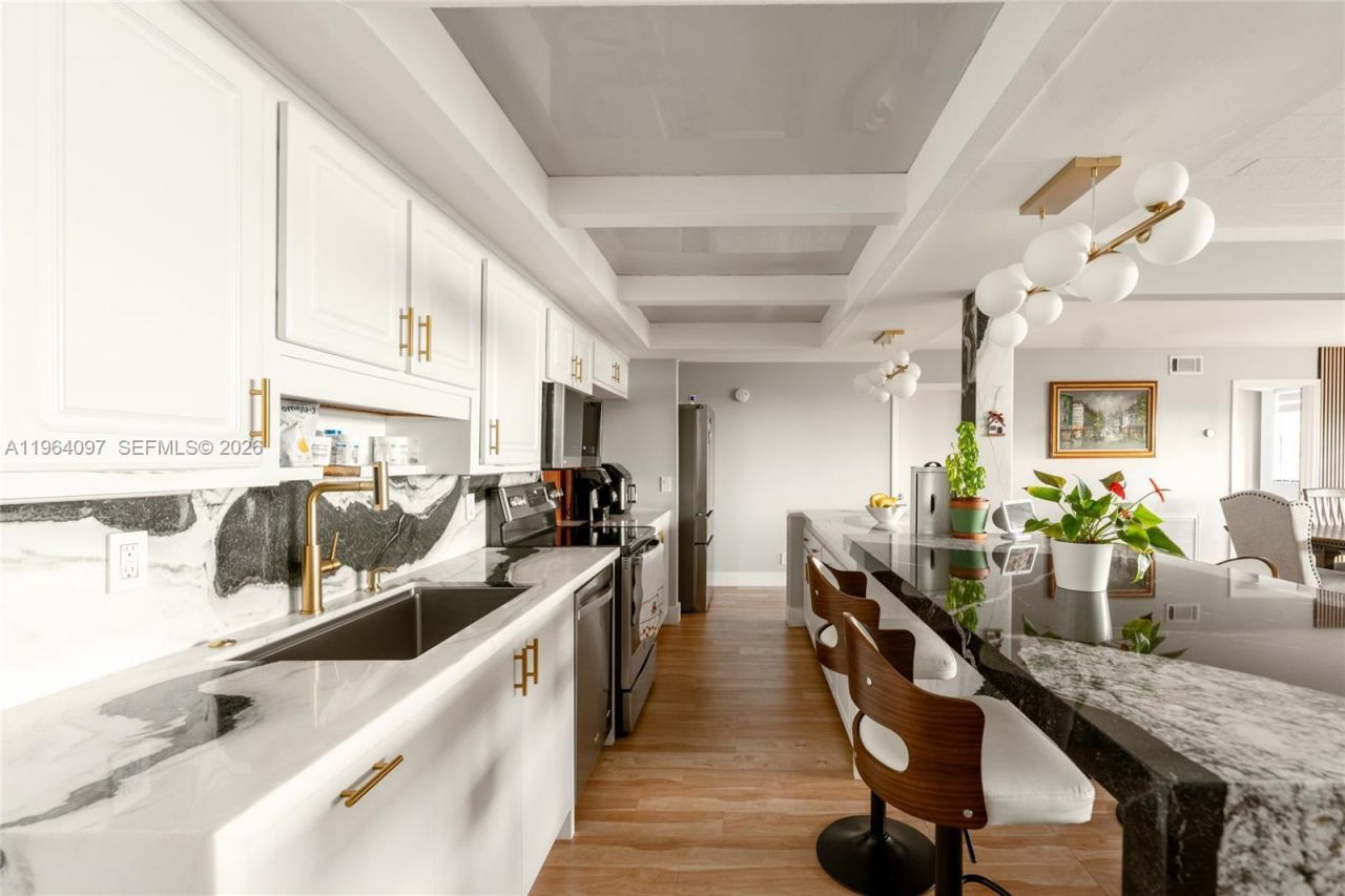 3910 Crystal Lake Dr, Unit 401, Deerfield Beach, FL 33064 Photo