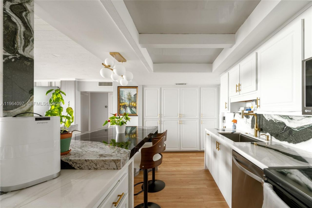 3910 Crystal Lake Dr, Unit 401, Deerfield Beach, FL 33064 Photo