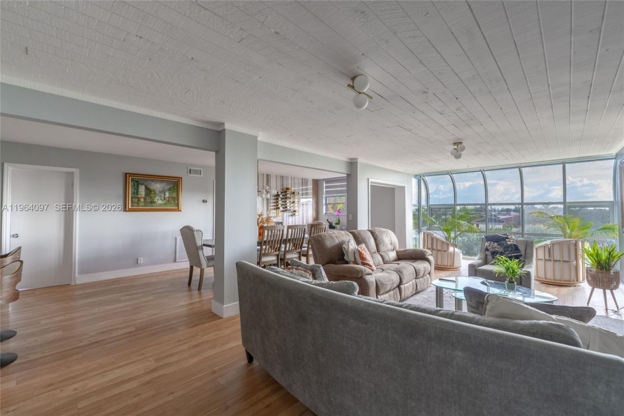 3910 Crystal Lake Dr, Unit 401, Deerfield Beach, FL 33064 Photo