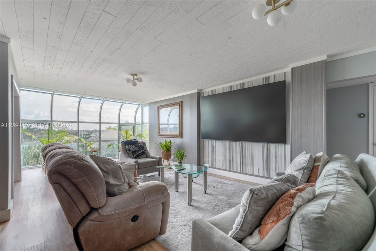 3910 Crystal Lake Dr, Unit 401, Deerfield Beach, FL 33064 Photo