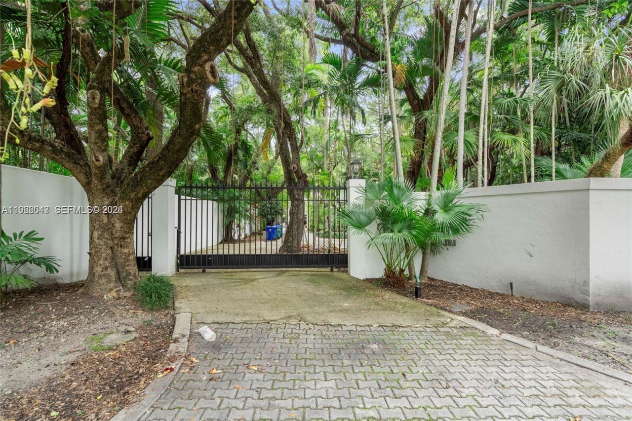 1951 Secoffee St, Miami, FL 33133 Photo