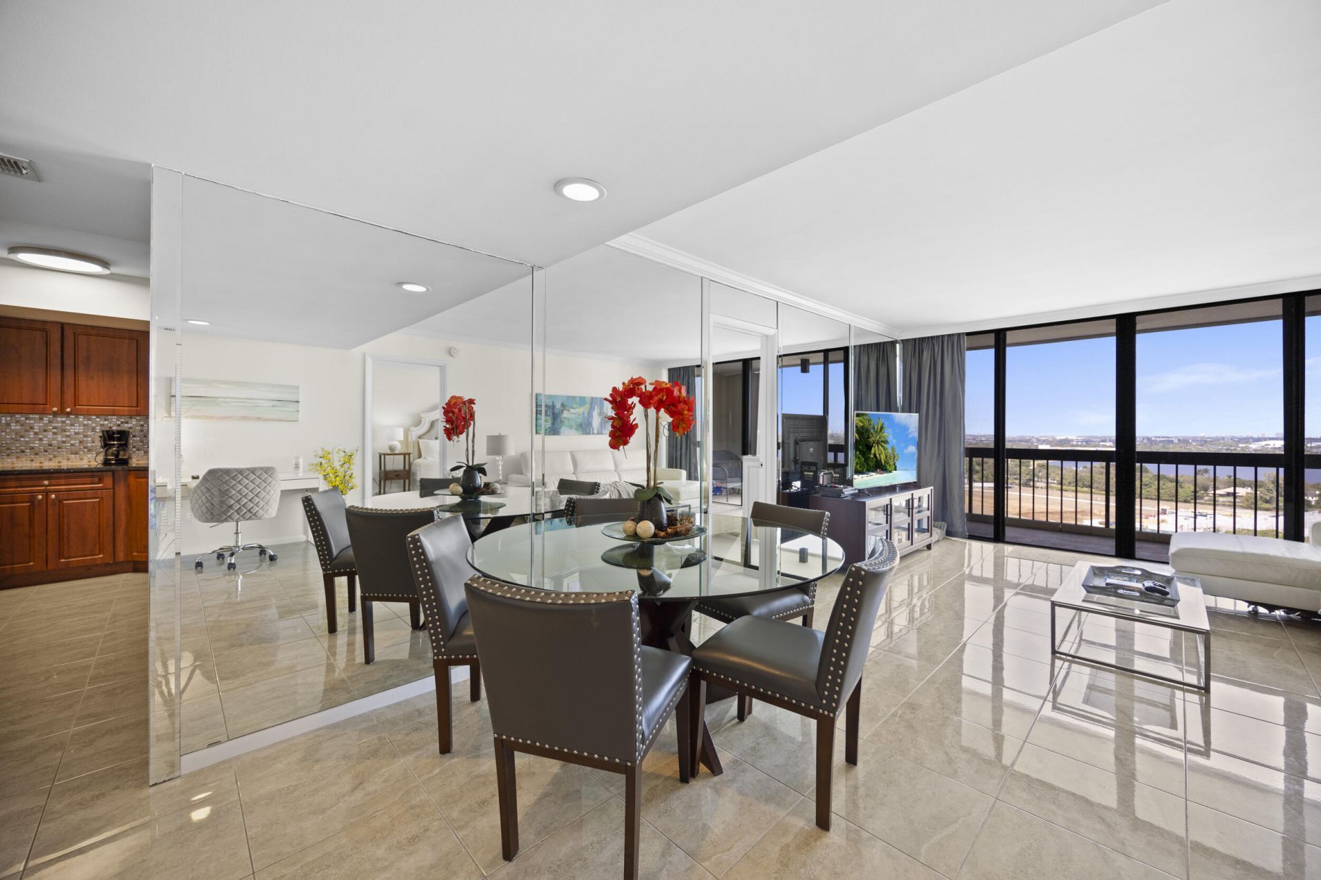 2425 Presidential Way, Unit Ph2, West Palm Beach, FL 33401 Photo