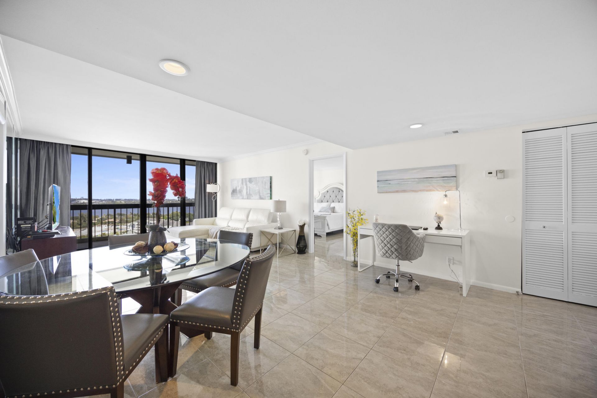 2425 Presidential Way, Unit Ph2, West Palm Beach, FL 33401 Photo