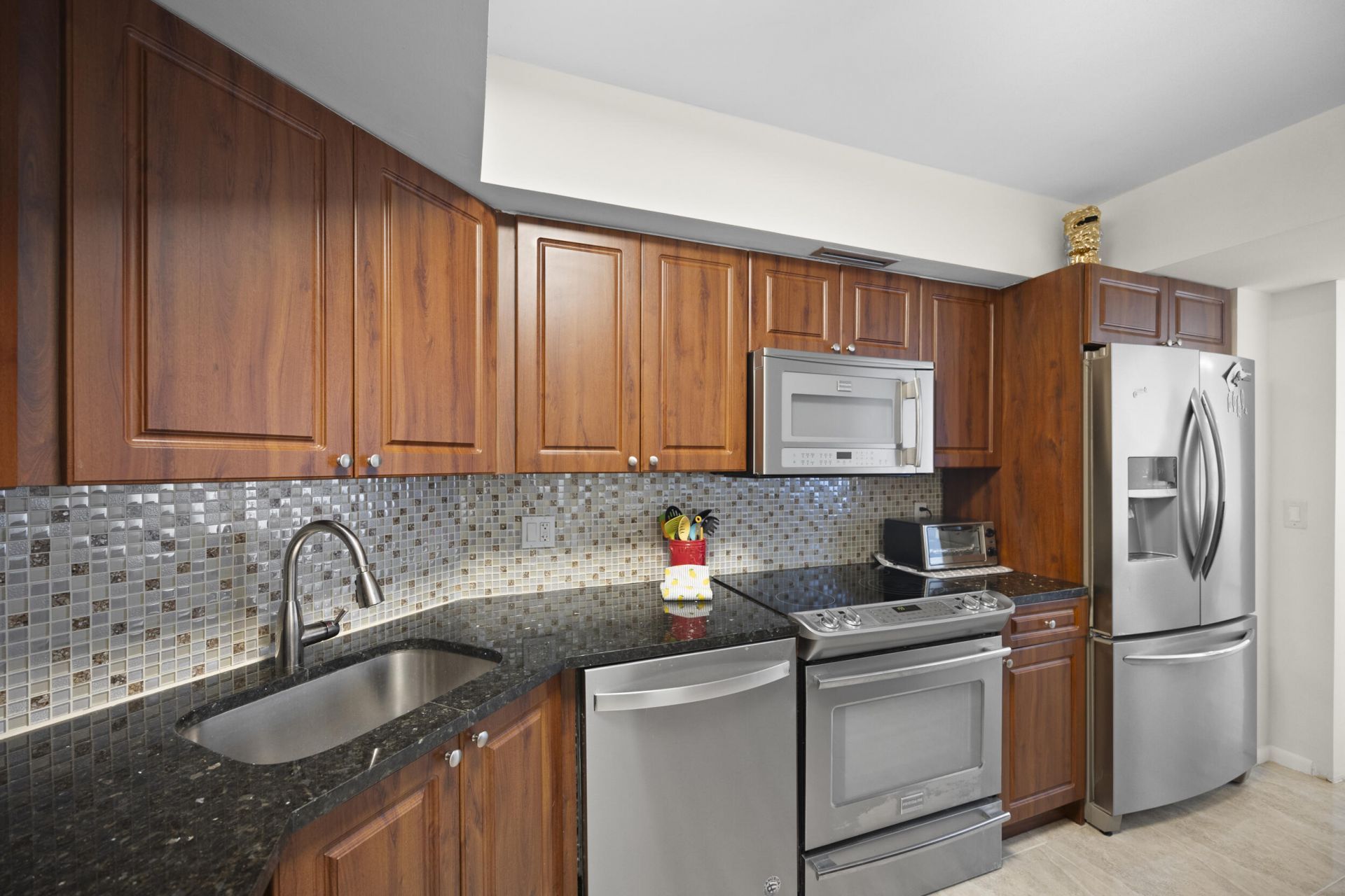 2425 Presidential Way, Unit Ph2, West Palm Beach, FL 33401 Photo