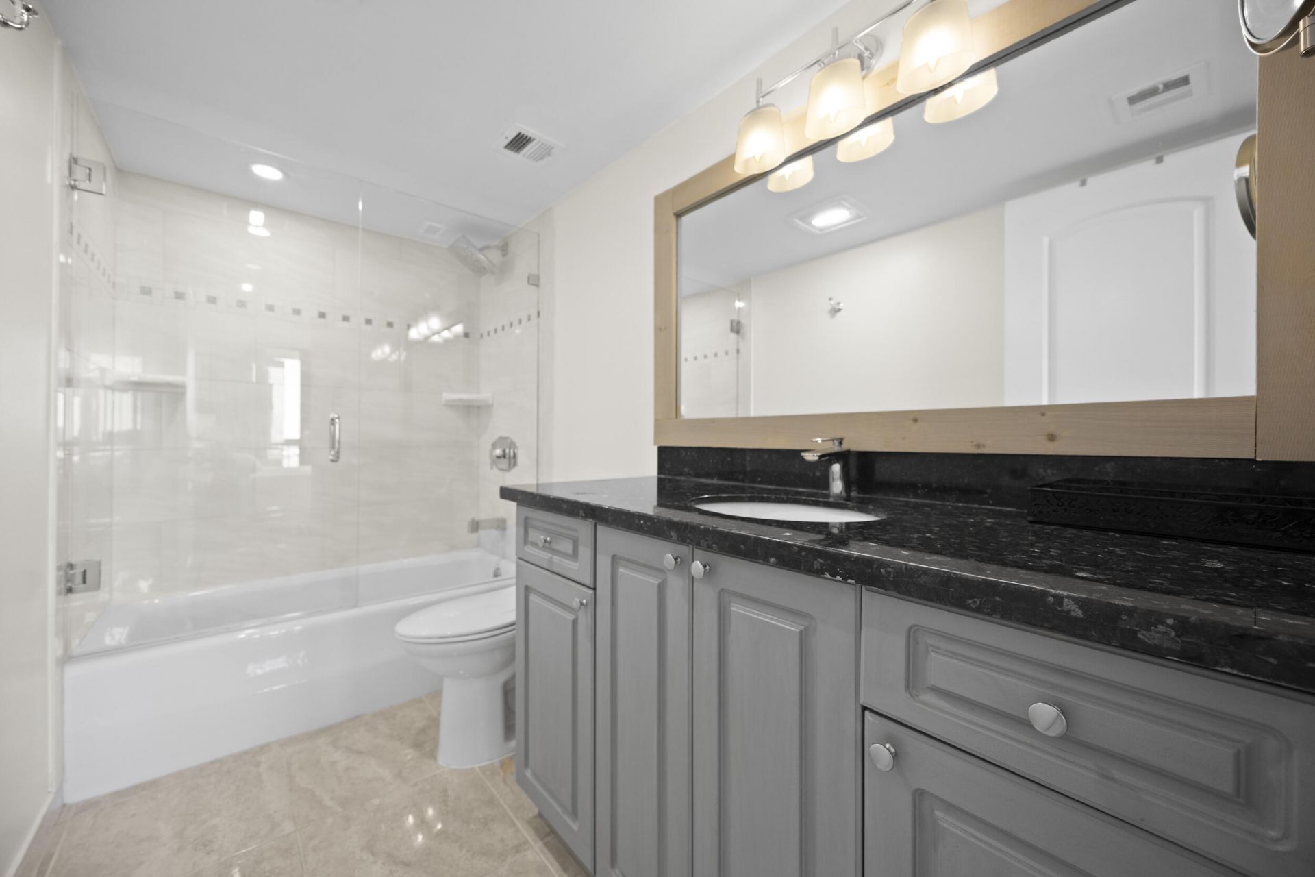 2425 Presidential Way, Unit Ph2, West Palm Beach, FL 33401 Photo