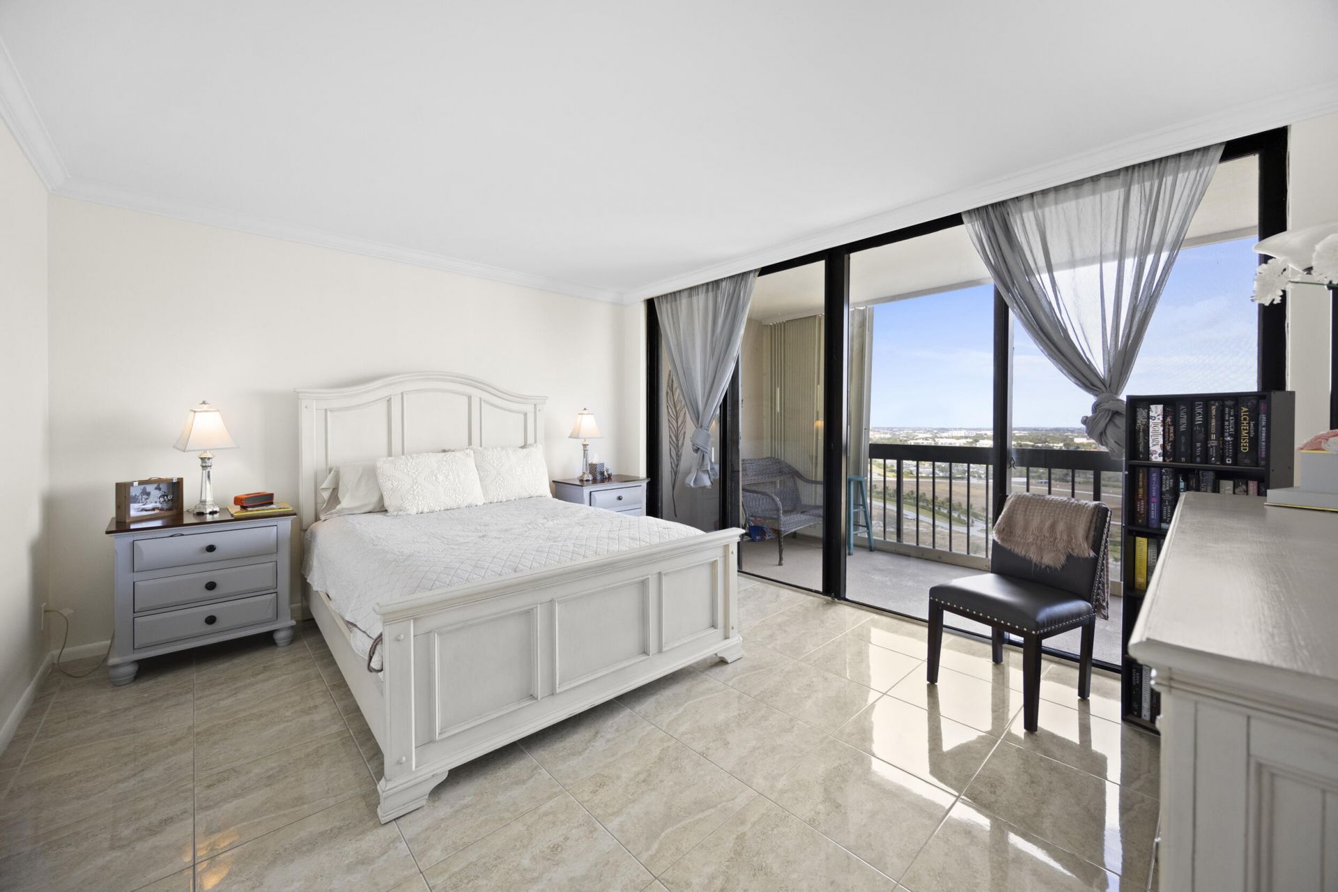 2425 Presidential Way, Unit Ph2, West Palm Beach, FL 33401 Photo