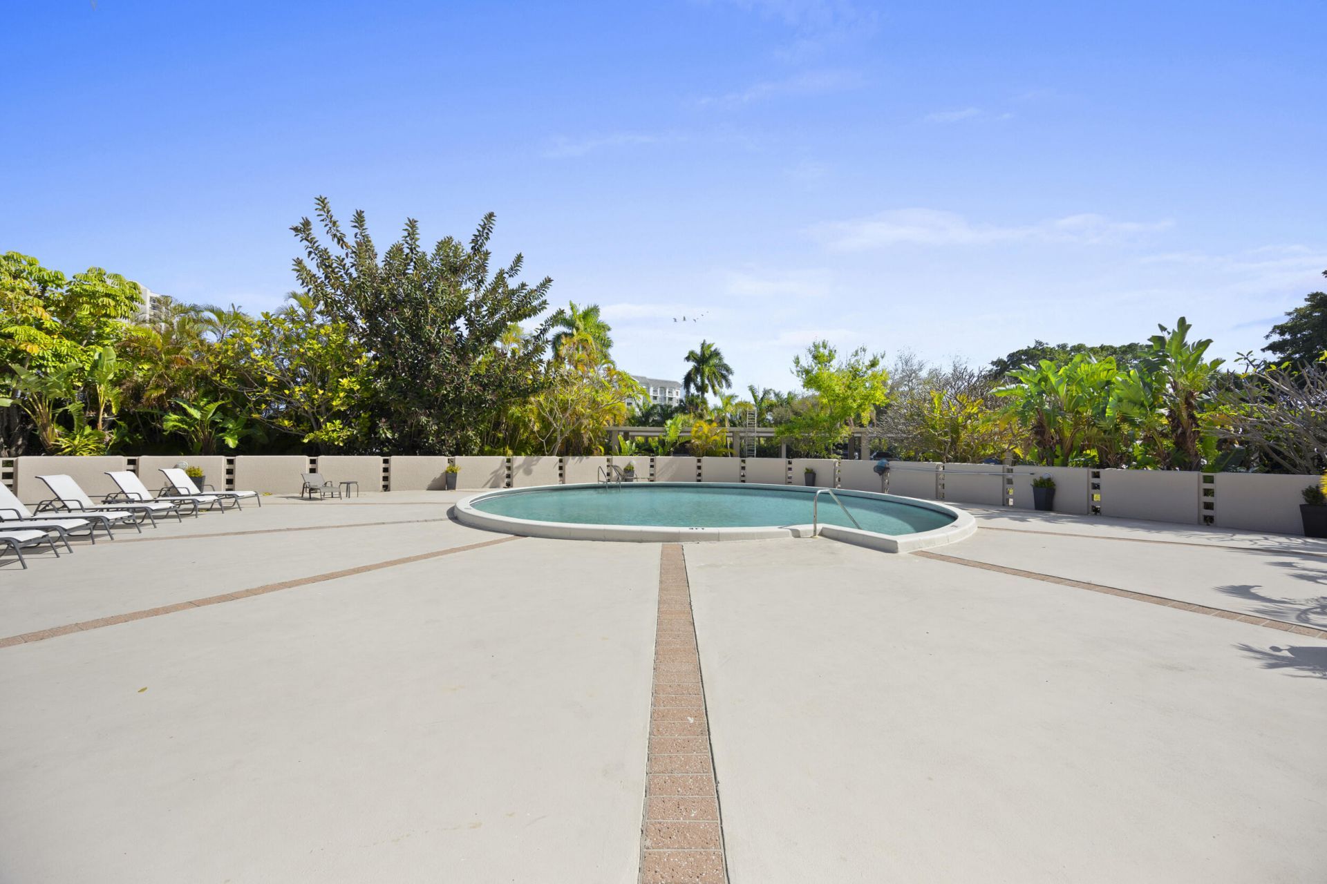 2425 Presidential Way, Unit Ph2, West Palm Beach, FL 33401 Photo