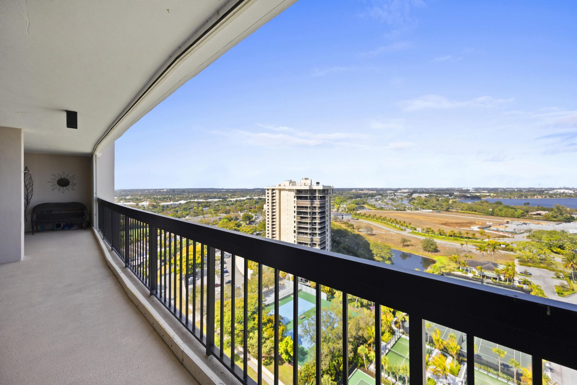 2425 Presidential Way, Unit Ph2, West Palm Beach, FL 33401 Photo