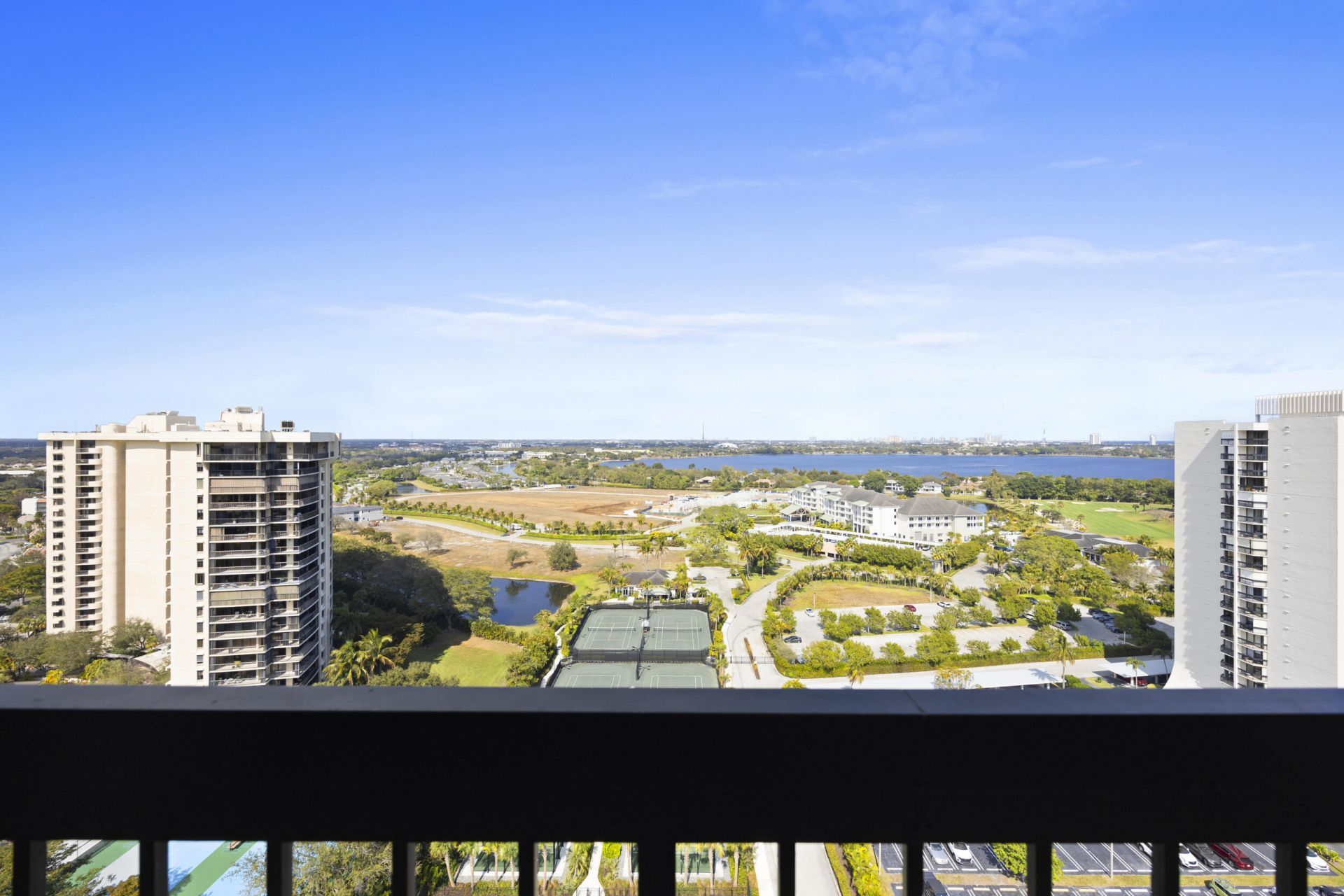 2425 Presidential Way, Unit Ph2, West Palm Beach, FL 33401 Photo