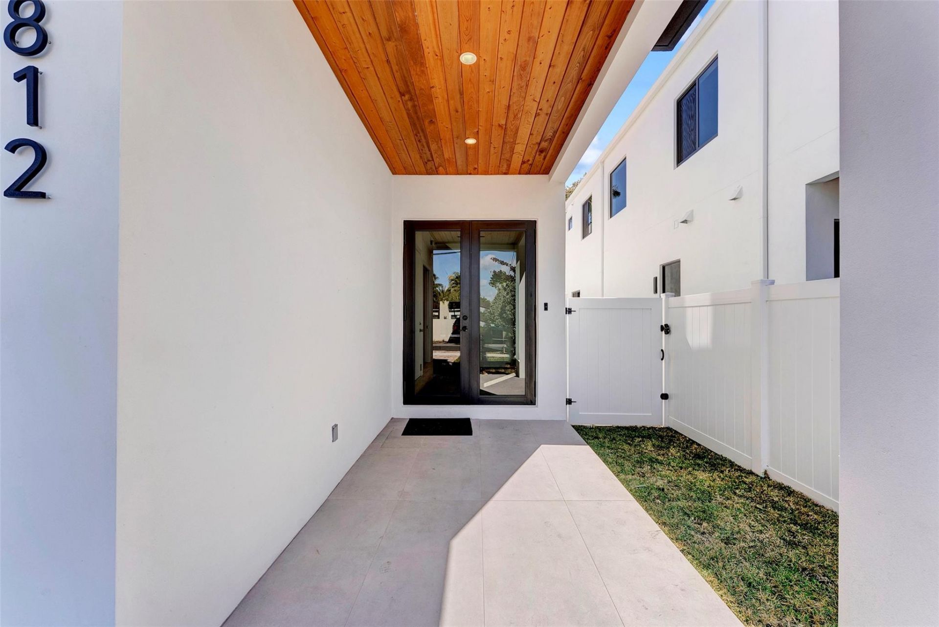 812 SE 12th Street, Unit 812, Fort Lauderdale, FL 33316 Photo