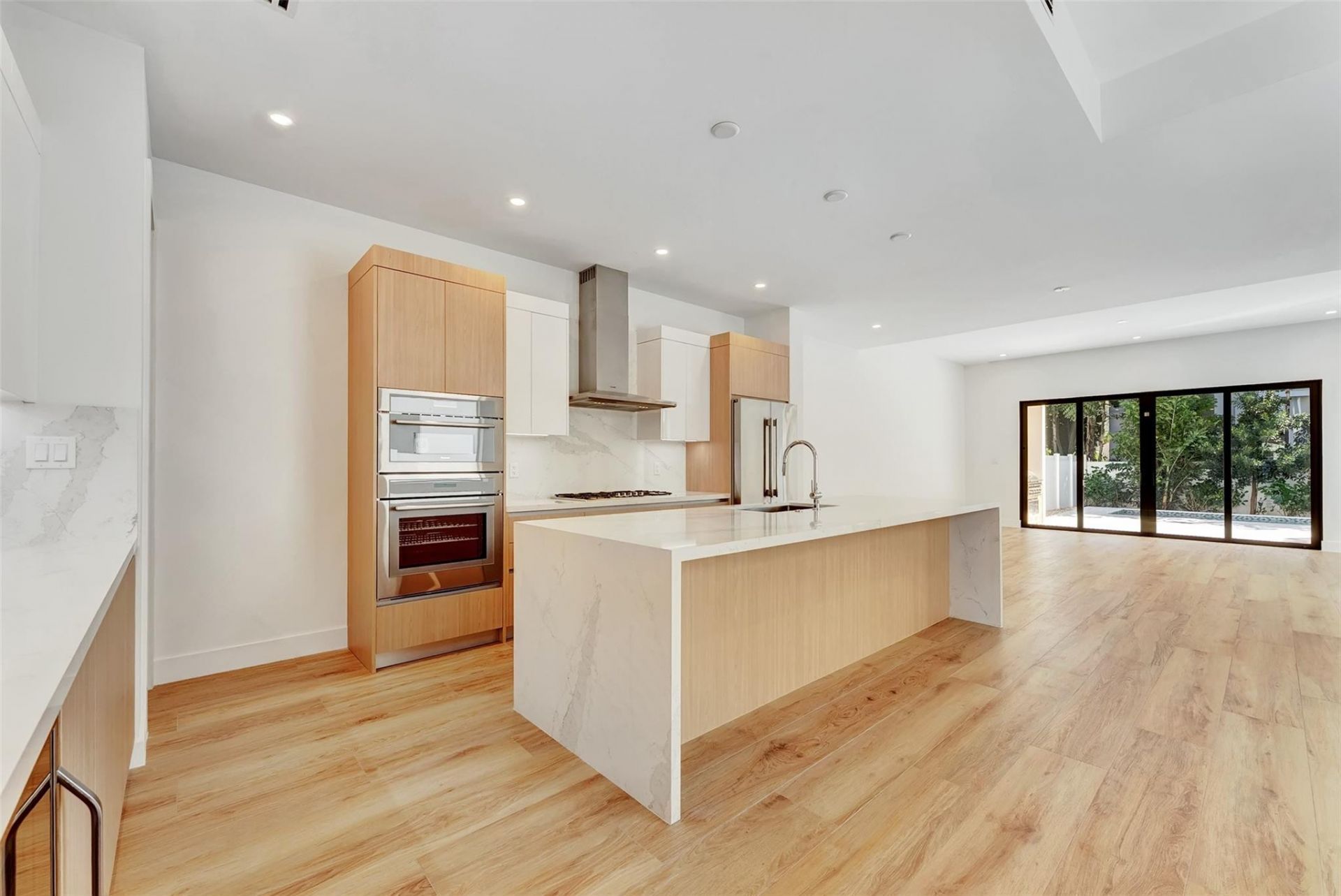 812 SE 12th Street, Unit 812, Fort Lauderdale, FL 33316 Photo