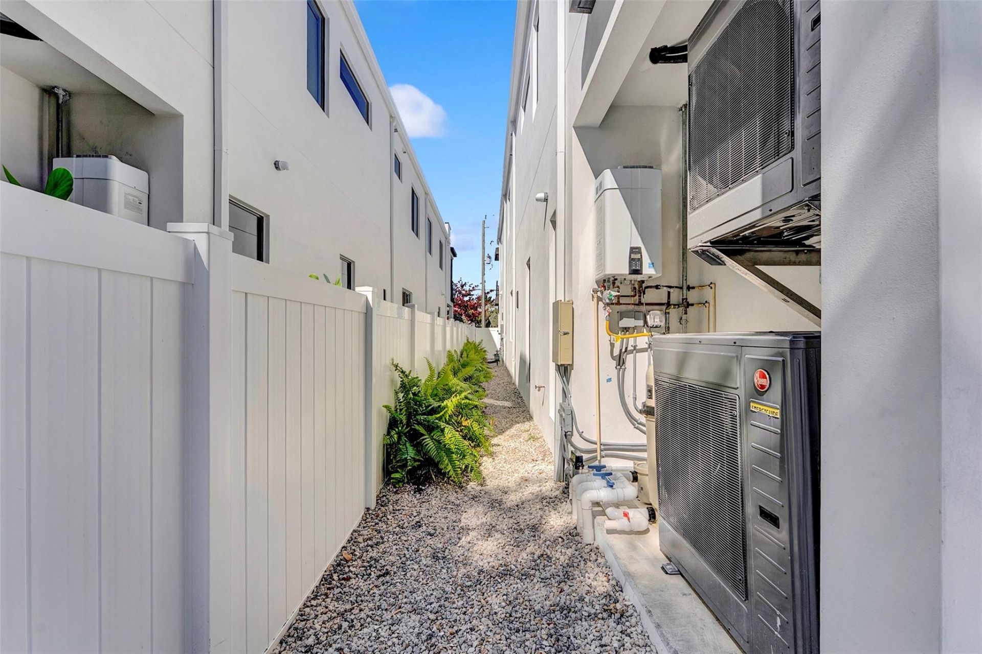 812 SE 12th Street, Unit 812, Fort Lauderdale, FL 33316 Photo