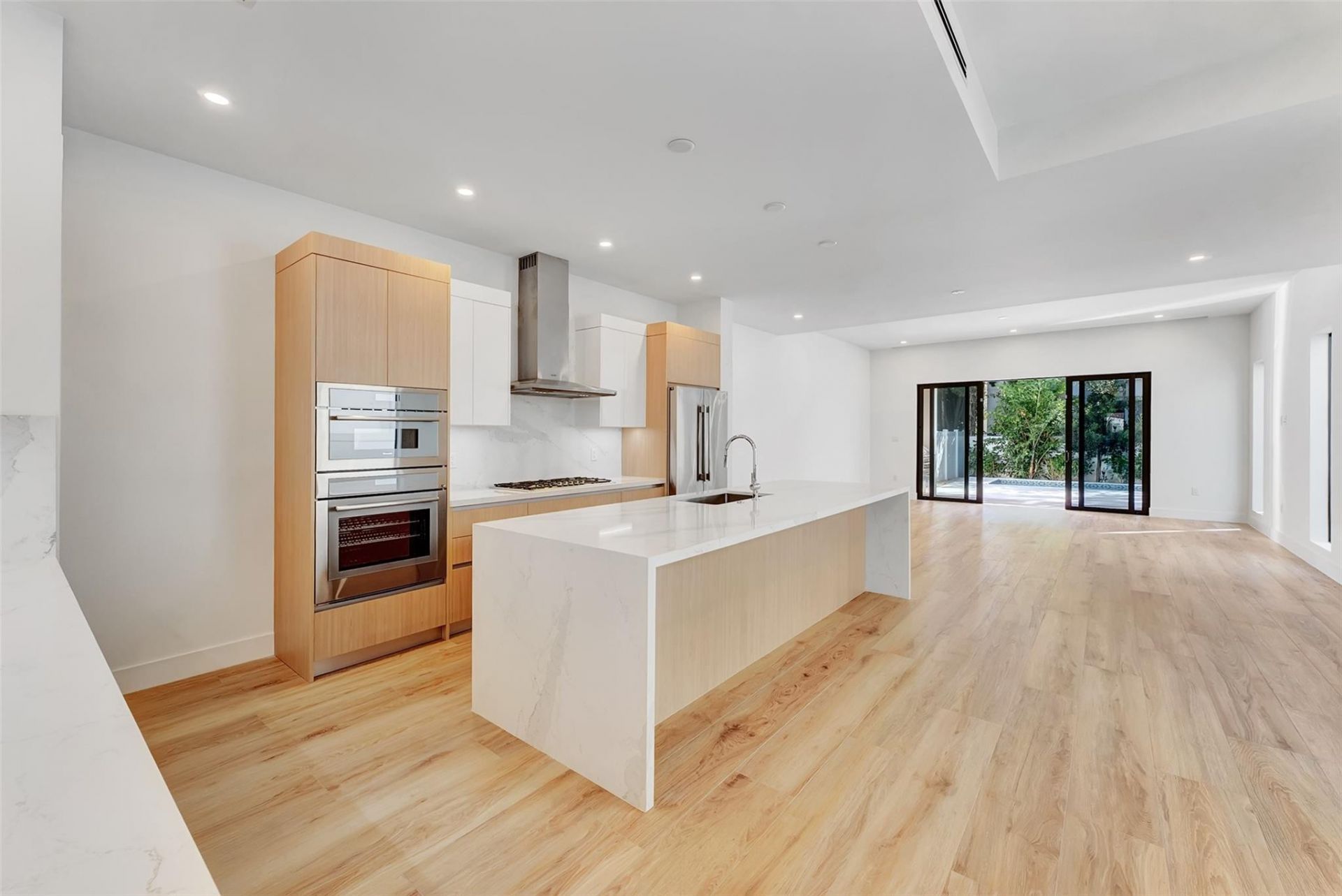 812 SE 12th Street, Unit 812, Fort Lauderdale, FL 33316 Photo