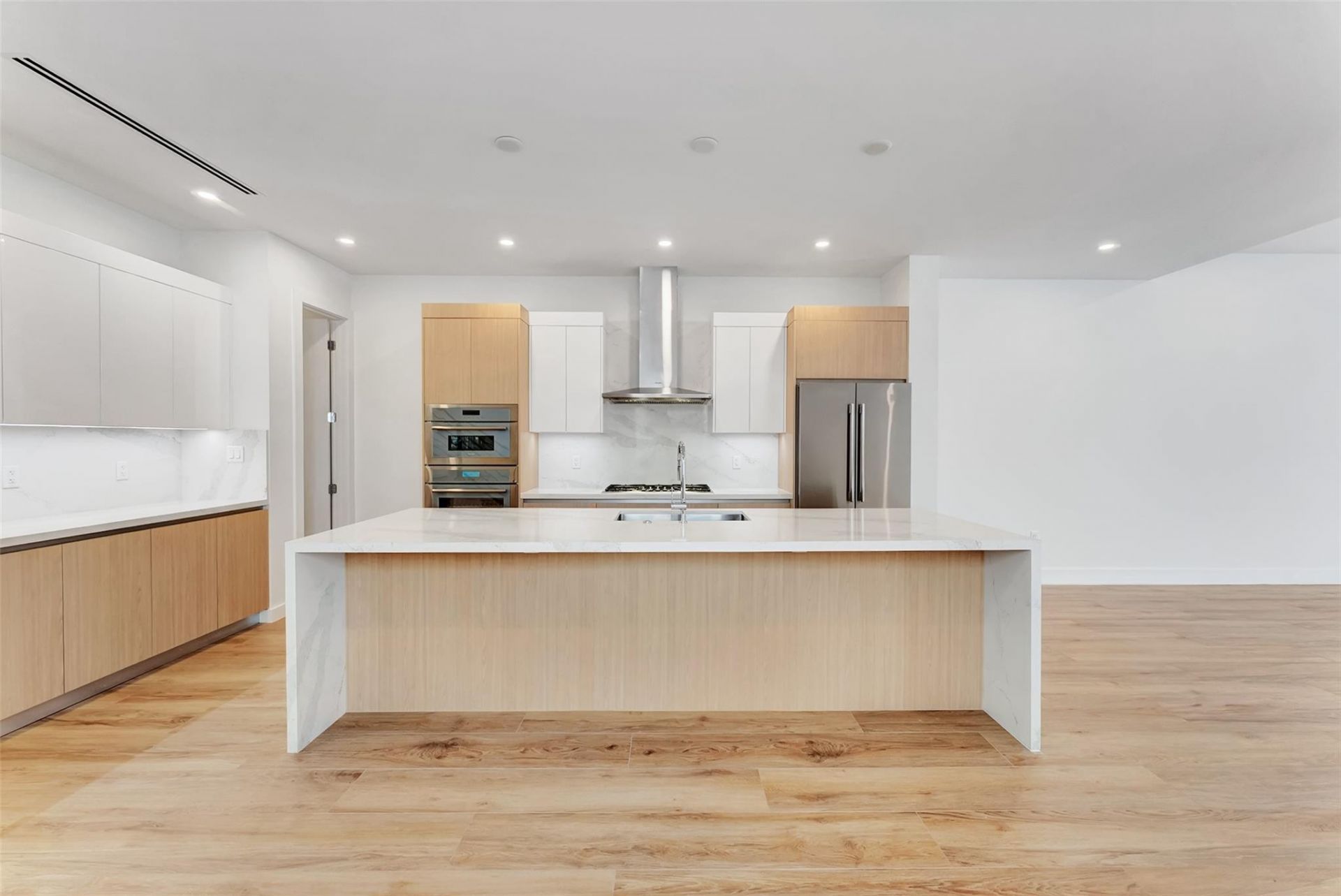 812 SE 12th Street, Unit 812, Fort Lauderdale, FL 33316 Photo