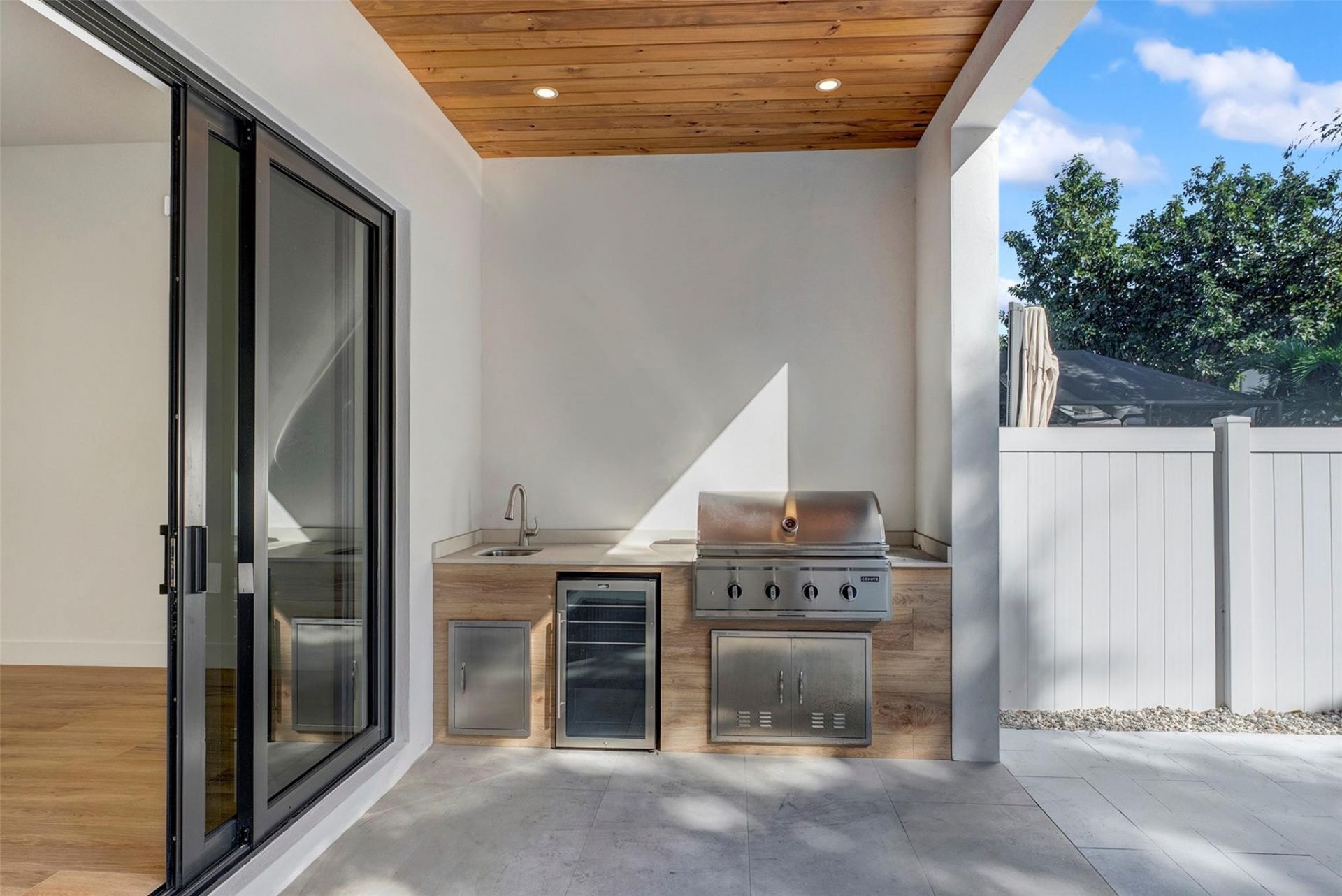 812 SE 12th Street, Unit 812, Fort Lauderdale, FL 33316 Photo