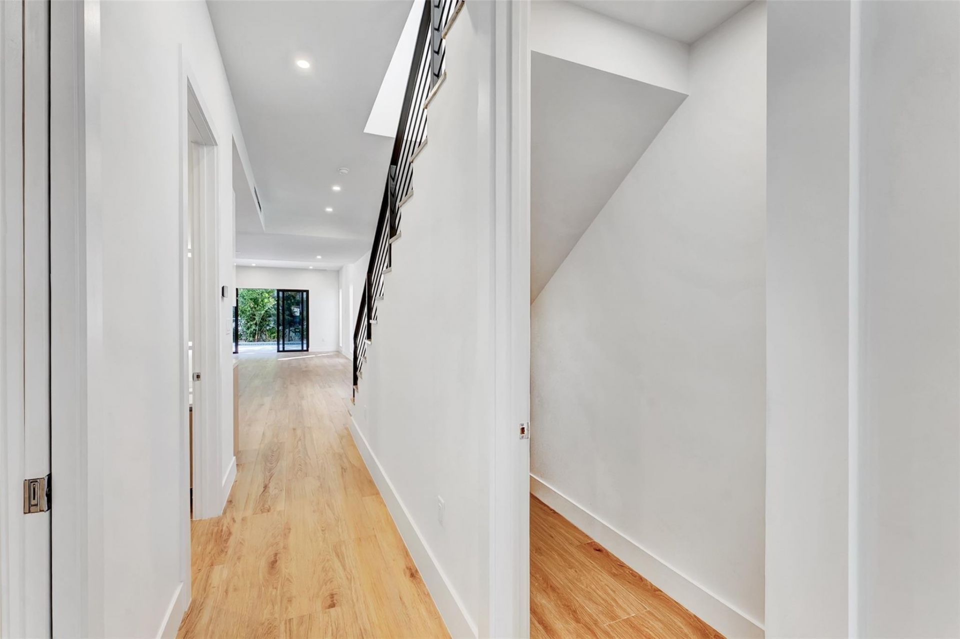 812 SE 12th Street, Unit 812, Fort Lauderdale, FL 33316 Photo