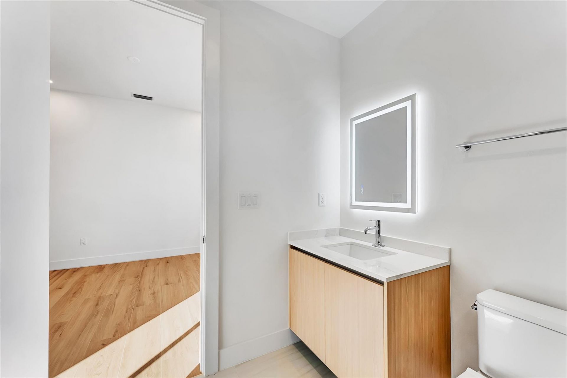 812 SE 12th Street, Unit 812, Fort Lauderdale, FL 33316 Photo