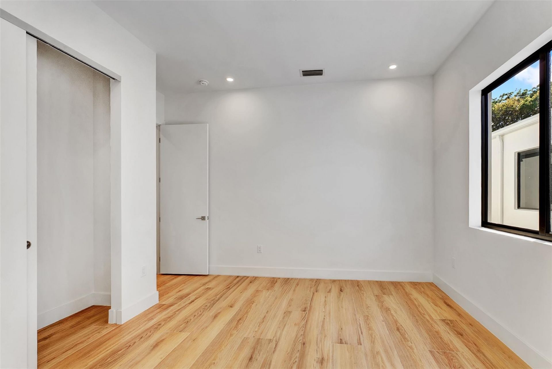 812 SE 12th Street, Unit 812, Fort Lauderdale, FL 33316 Photo