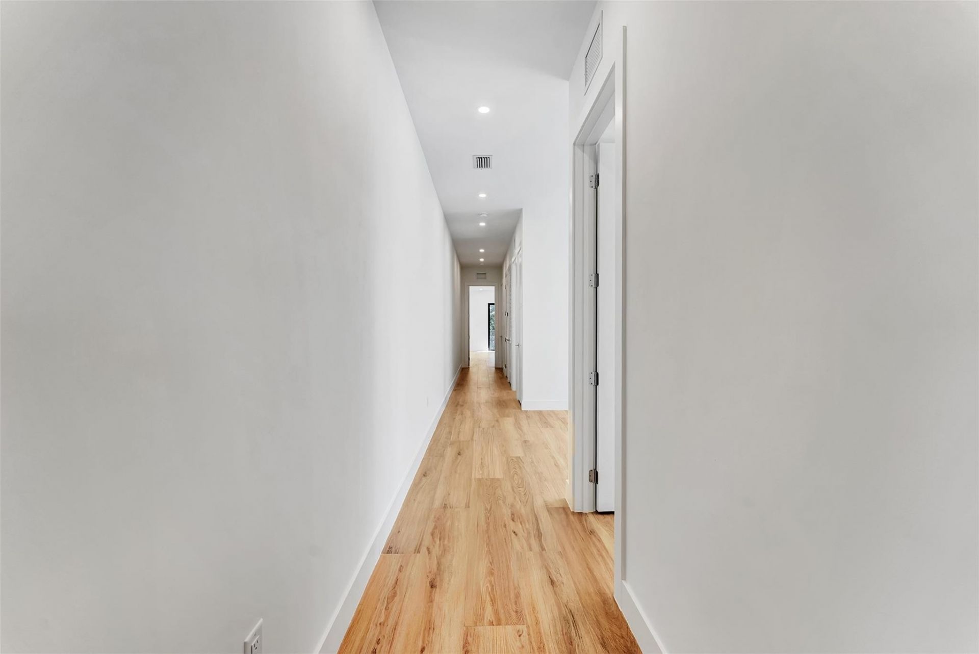 812 SE 12th Street, Unit 812, Fort Lauderdale, FL 33316 Photo