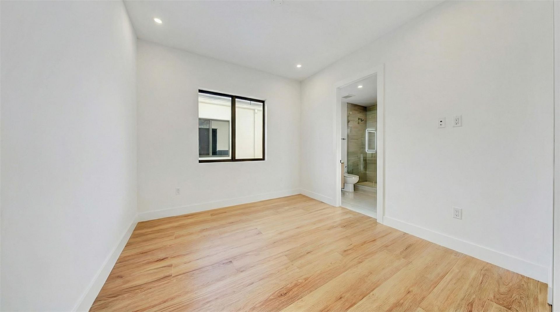 812 SE 12th Street, Unit 812, Fort Lauderdale, FL 33316 Photo