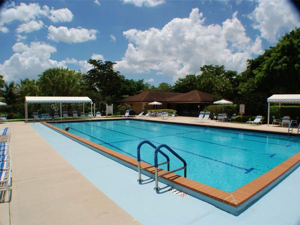 3980 Oaks Clubhouse Dr, Unit 511, Pompano Beach, FL 33069