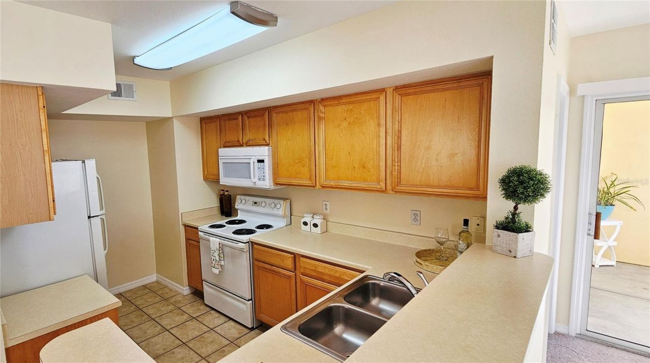 1040 Villagio Circle, Unit 201, Sarasota, FL 34237 Photo