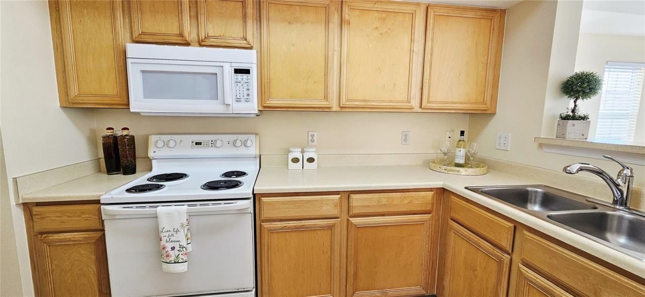 1040 Villagio Circle, Unit 201, Sarasota, FL 34237 Photo