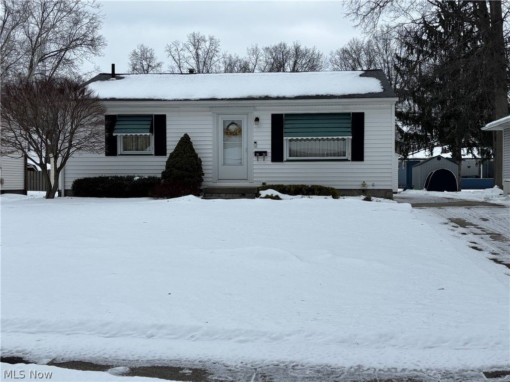 1924 Westwood Drive Nw, Warren, OH 44485 Main Photo