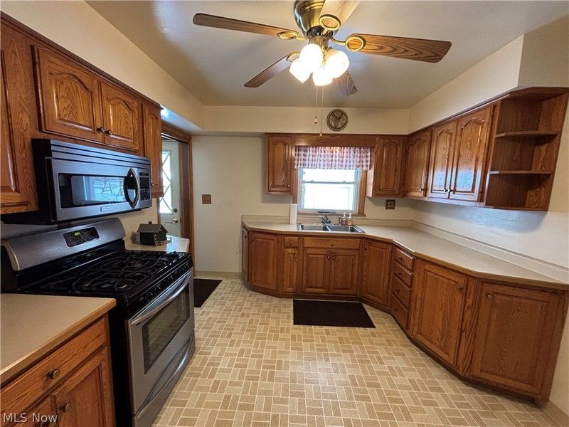 1924 Westwood Drive NW, Warren, OH 44485 Photo 6