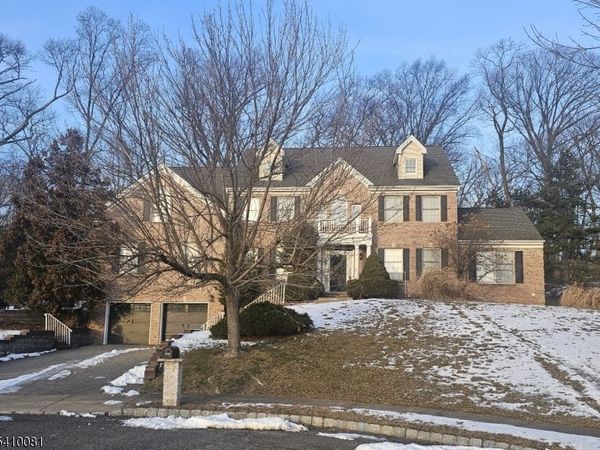 23 Hearthstone Dr, North Haledon, NJ 07508