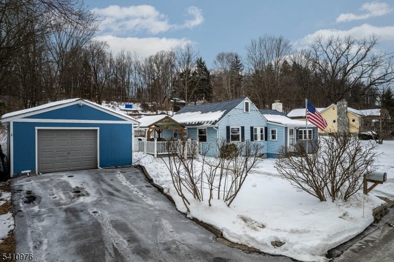 8 Myrtle Ave, Mount Olive, NJ 07828 Main Photo