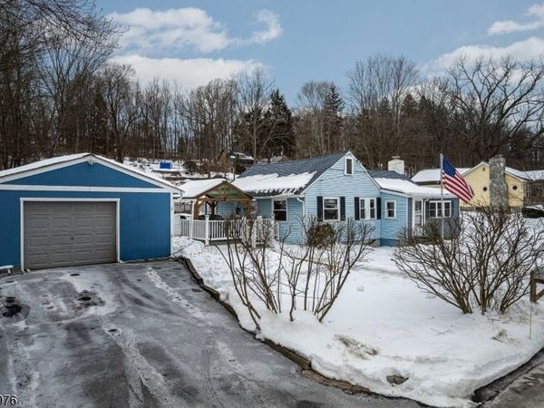 8 Myrtle Ave, Mount Olive, NJ 07828