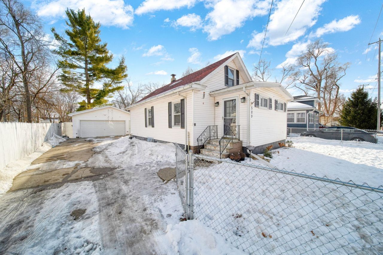 509 E Bird Street, Jackson, MI 49203 Main Photo