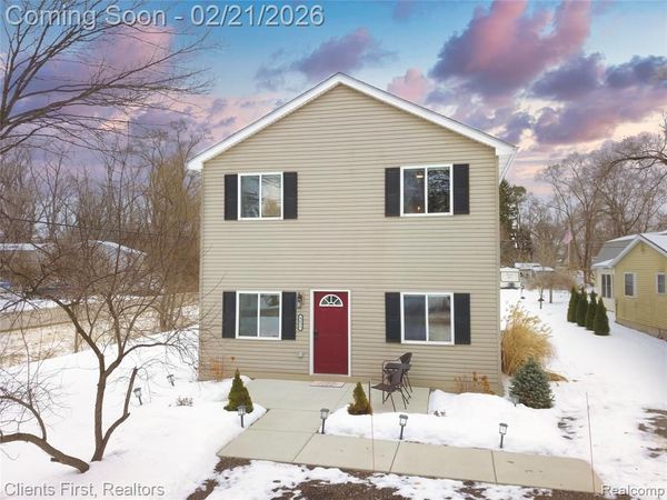 8655 Rushview Drive, Hamburg Twp, MI 48169